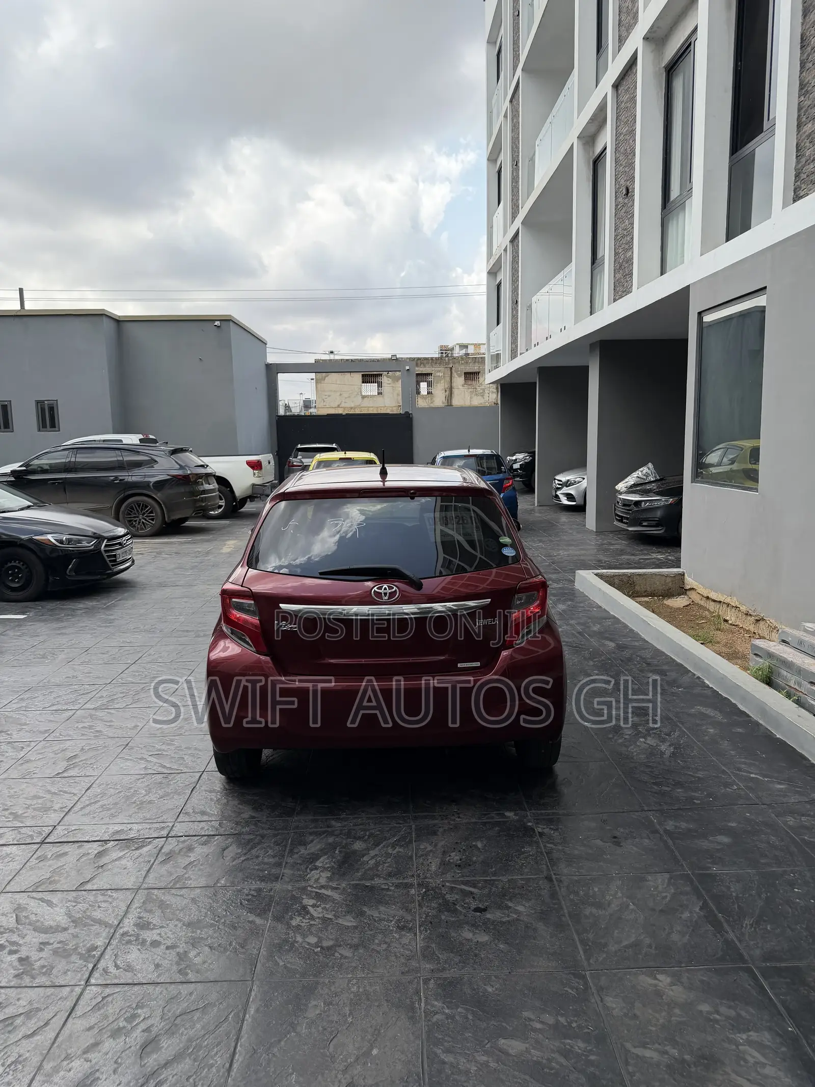 Toyota Vitz 1.3 FWD 5dr 2015 Burgundy