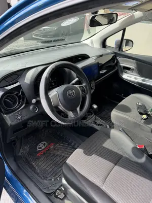 Toyota Vitz 1.3 FWD 5dr 2015 Blue