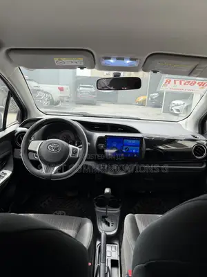 Toyota Vitz 1.3 FWD 5dr 2015 Blue