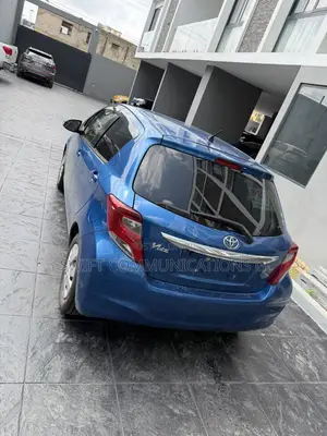 Toyota Vitz 1.3 FWD 5dr 2015 Blue