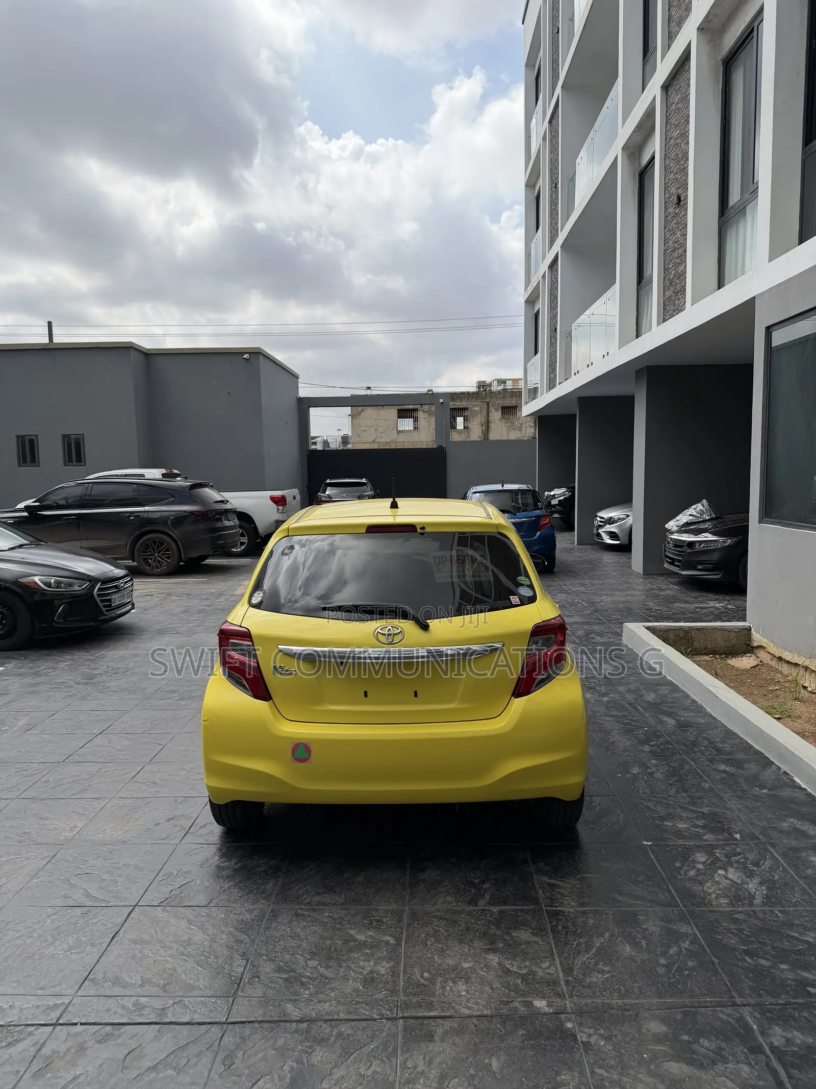 Toyota Vitz 1.3 FWD 5dr 2015 Yellow