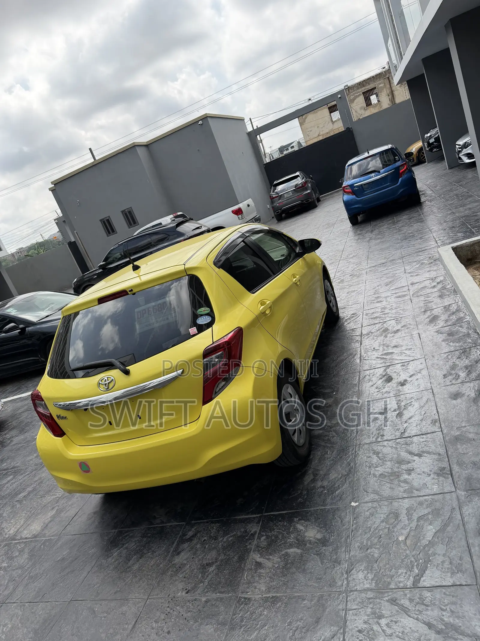 Toyota Vitz 1.3 FWD 5dr 2015 Yellow