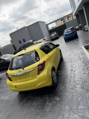 Toyota Vitz 1.3 FWD 5dr 2015 Yellow