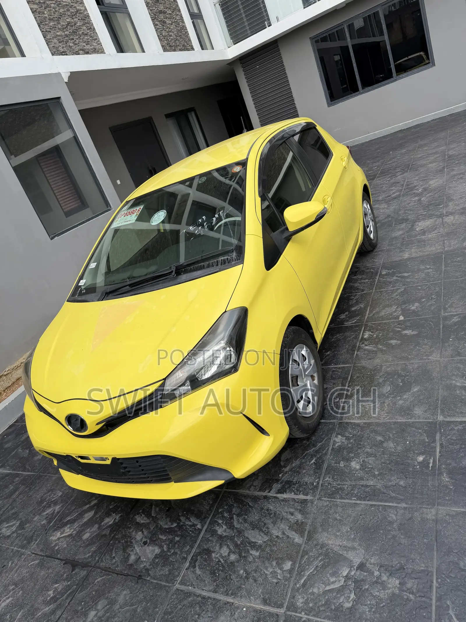 Toyota Vitz 1.3 FWD 5dr 2015 Yellow