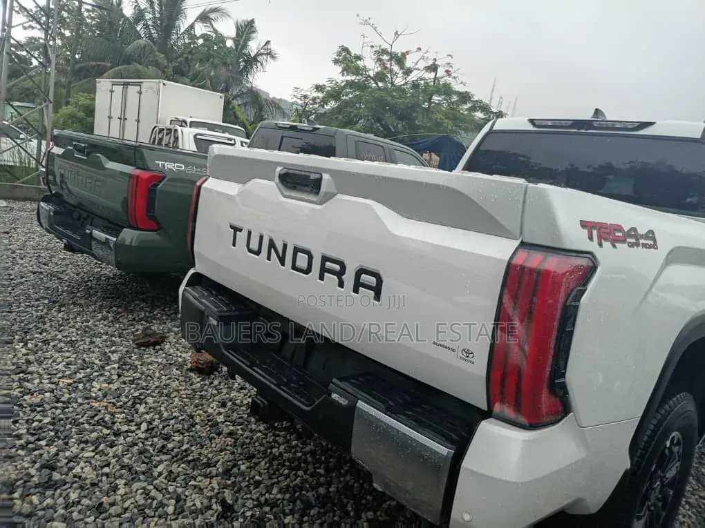 Toyota Tundra 2022 White