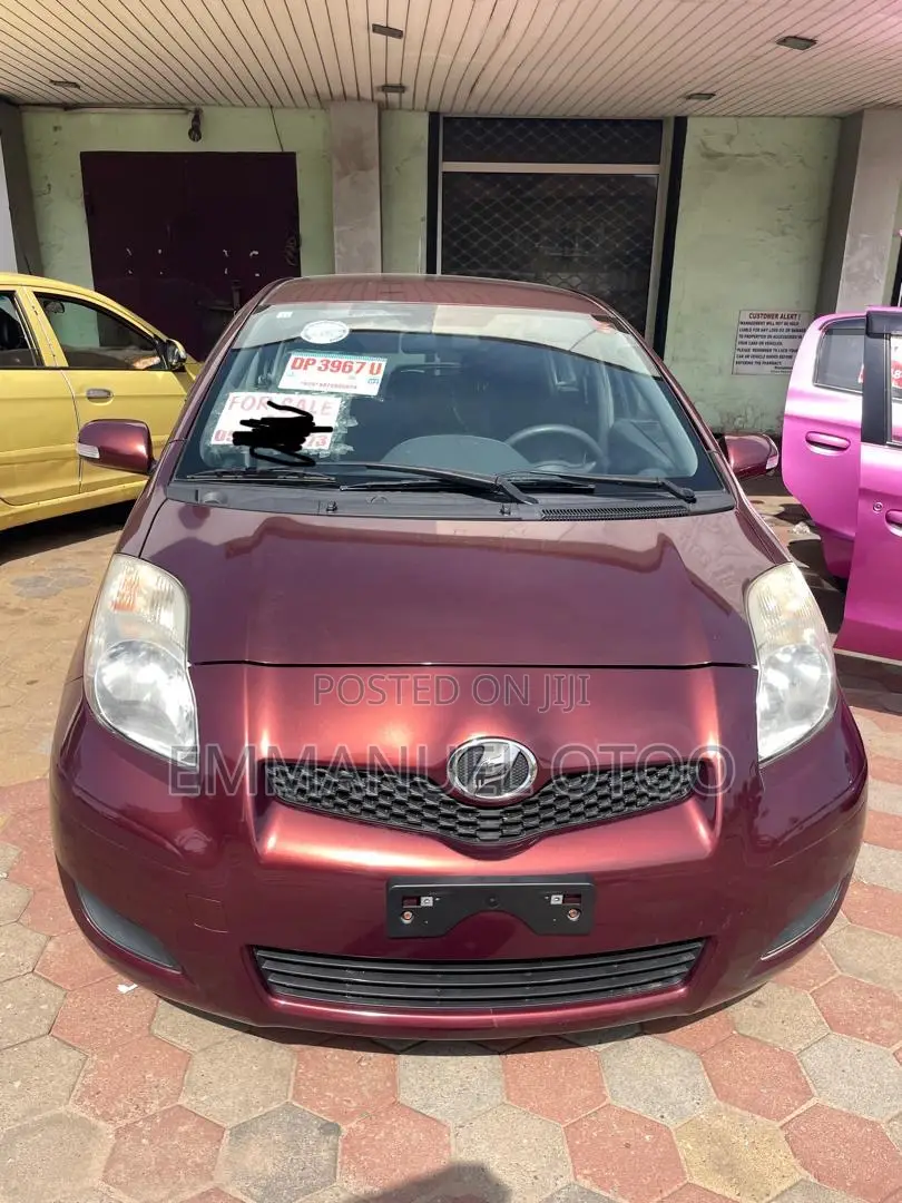 Toyota Vitz 1.0 FWD 3dr 2010 Brown
