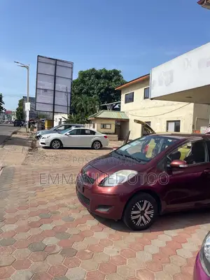Toyota Vitz 1.0 FWD 3dr 2010 Brown