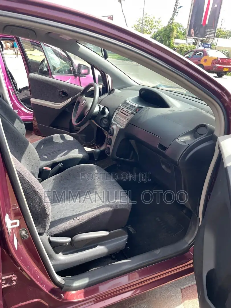Toyota Vitz 1.0 FWD 3dr 2010 Brown