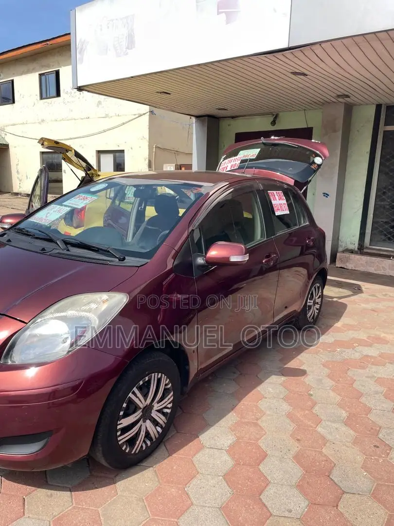 Toyota Vitz 1.0 FWD 3dr 2010 Brown