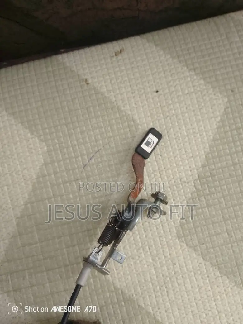 2010-2015 Toyota Rav-4 Fuel Cap Switch With Cable (Uk-46)