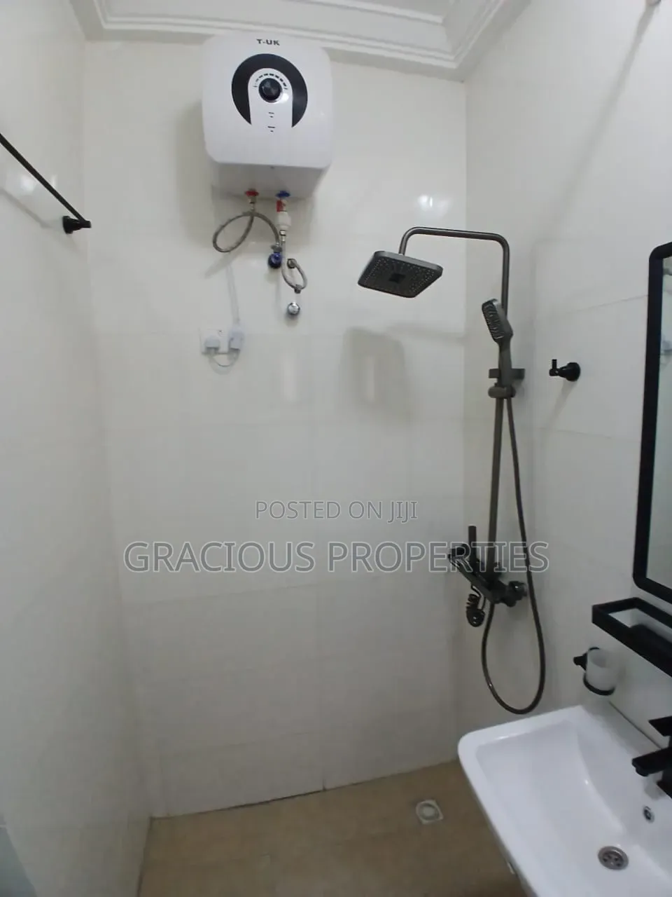1bdrm Apartment in Gracious Properties, Sahara for rent
