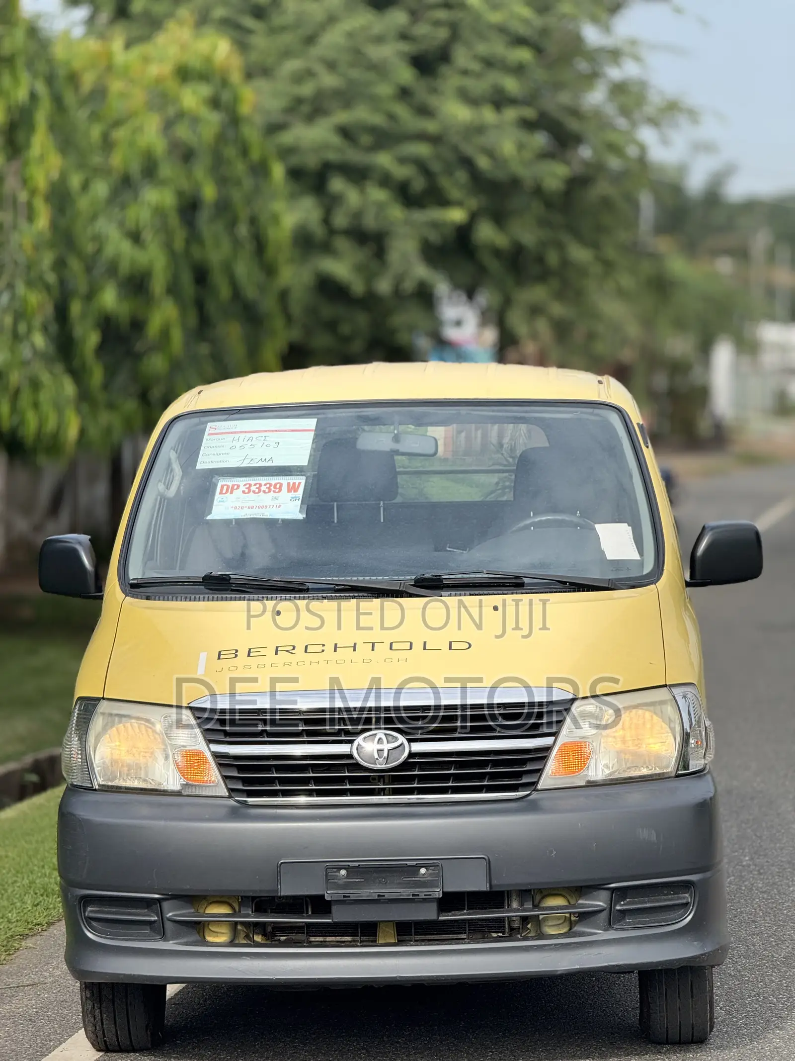 Toyota HiAce 2011 Yellow