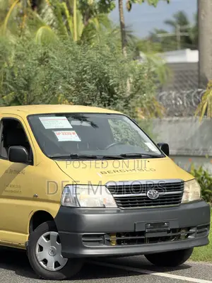 Toyota HiAce 2011 Yellow