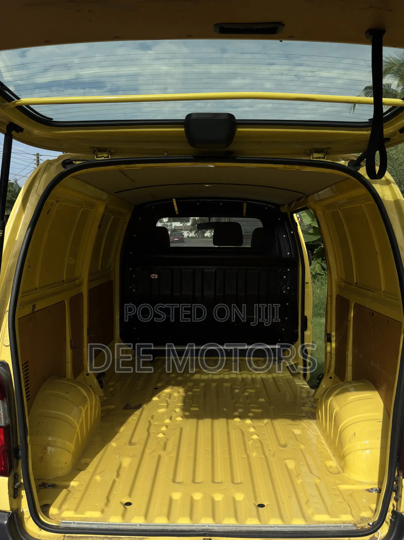 Toyota HiAce 2011 Yellow
