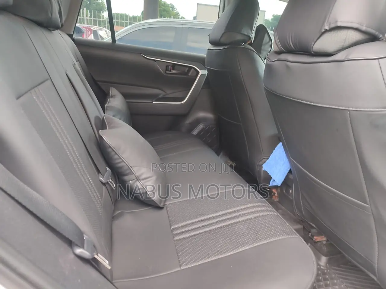 Toyota RAV4 LE AWD 2019 White