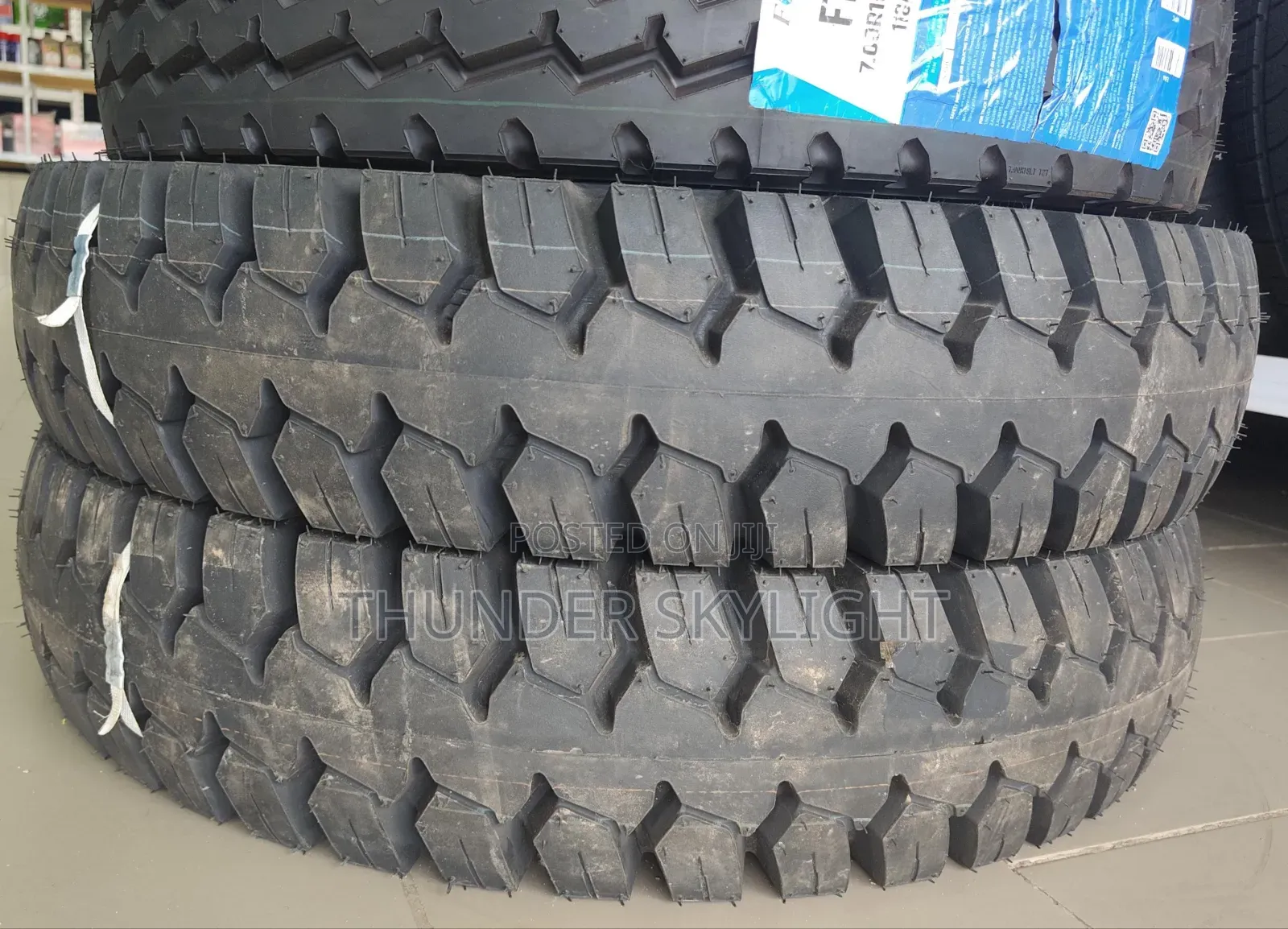 8.25r16 Lt Apollo Tyre Rough Pattern At