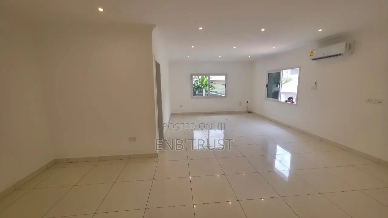 7bdrm Duplex in Labone, Coffee Shop Area for rent