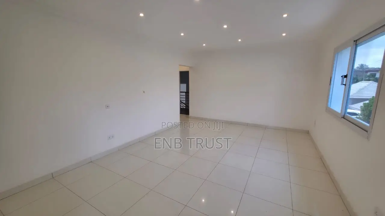 7bdrm Duplex in Labone, Coffee Shop Area for rent