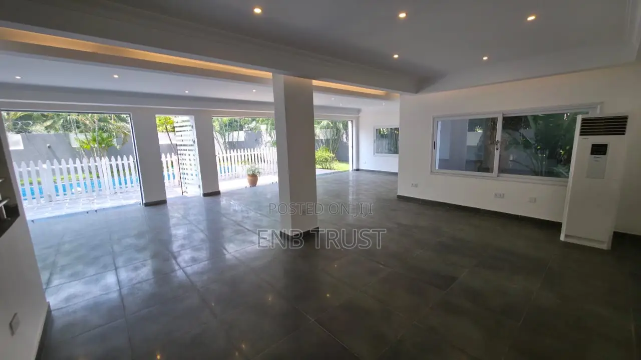 7bdrm Duplex in Labone, Coffee Shop Area for rent
