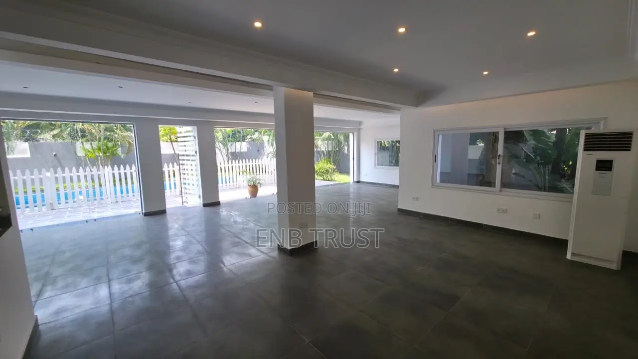 7bdrm Duplex in Labone, Coffee Shop Area for rent