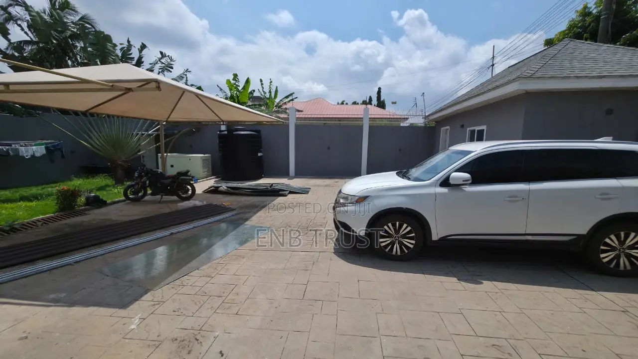 7bdrm Duplex in Labone, Coffee Shop Area for rent