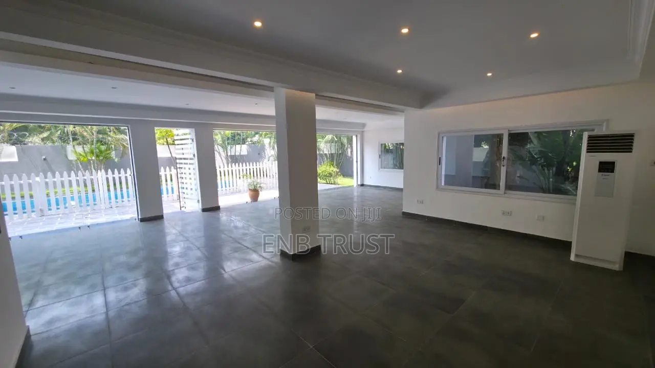7bdrm Duplex in Labone, Coffee Shop Area for rent