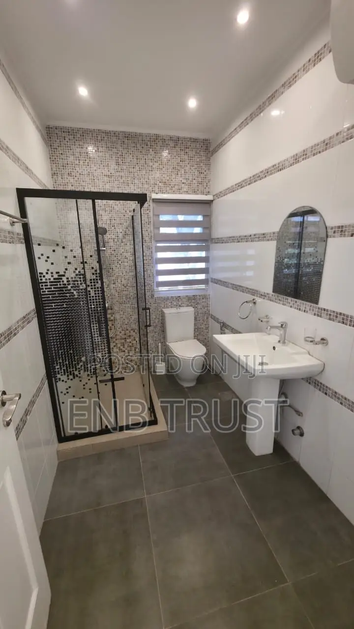 7bdrm Duplex in Labone, Coffee Shop Area for rent