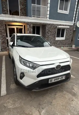 Toyota RAV4 Limited AWD 2020 White
