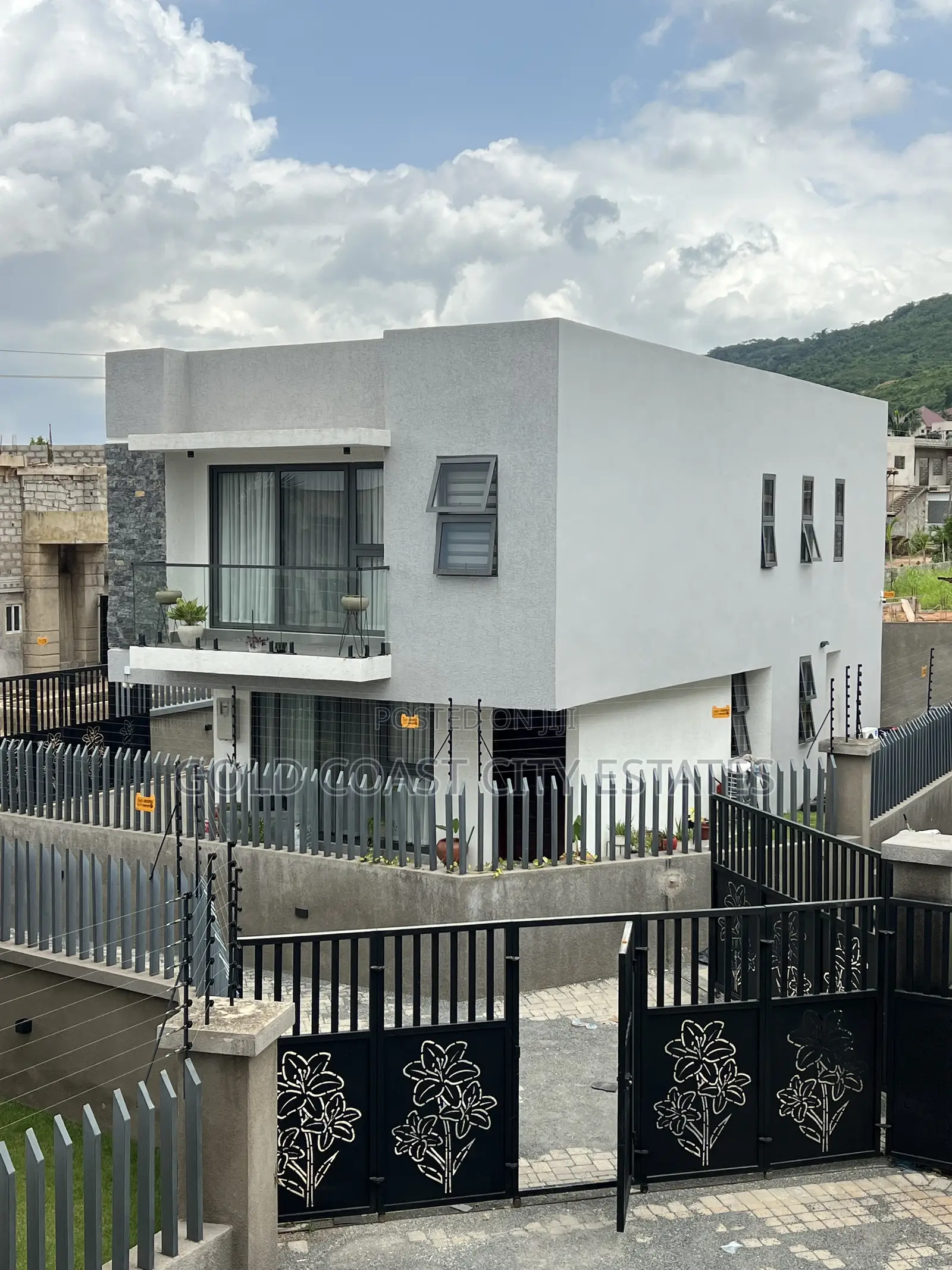 4bdrm House in Oyarifa Mall Area for sale