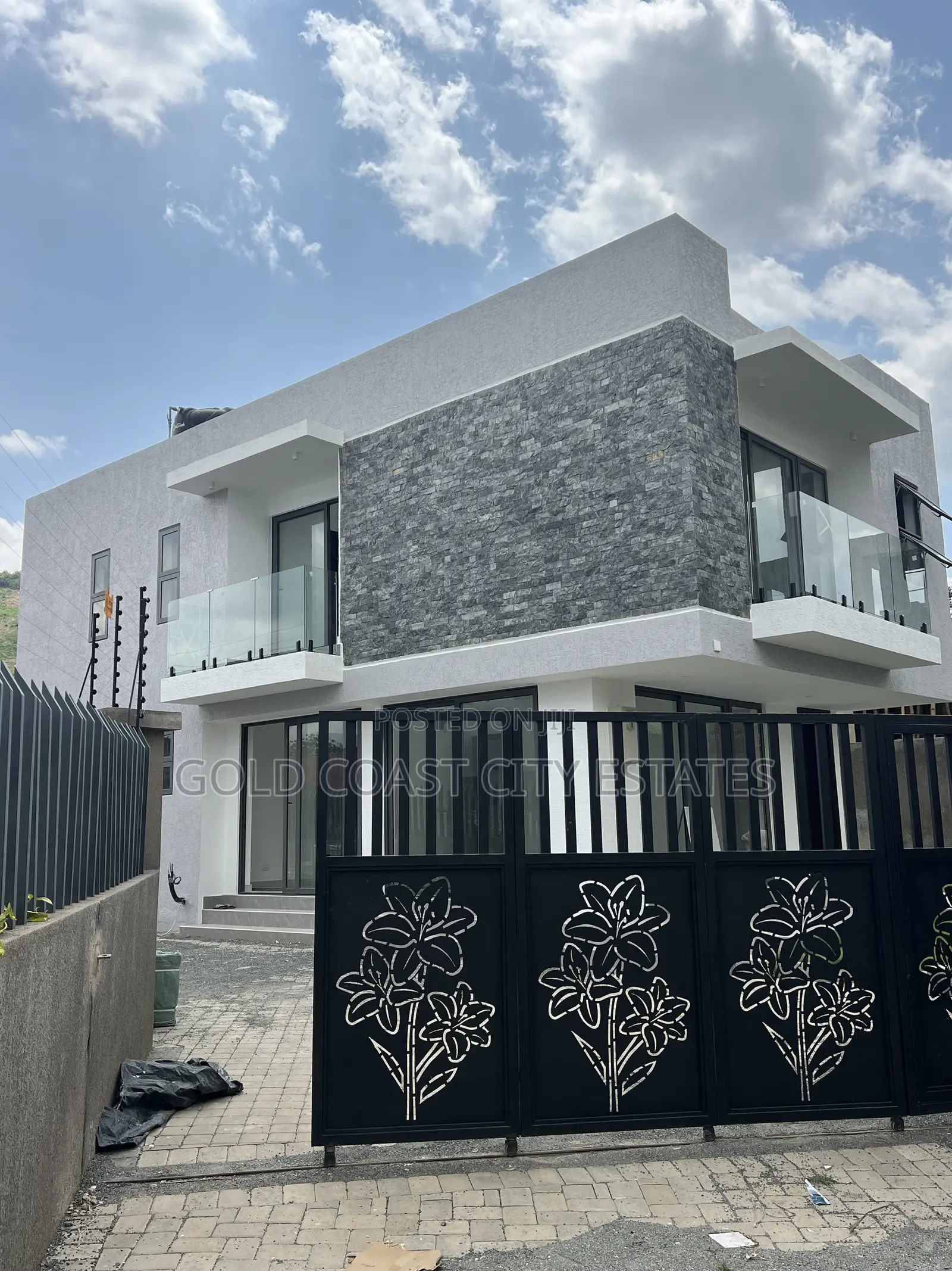 4bdrm House in Oyarifa Mall Area for sale