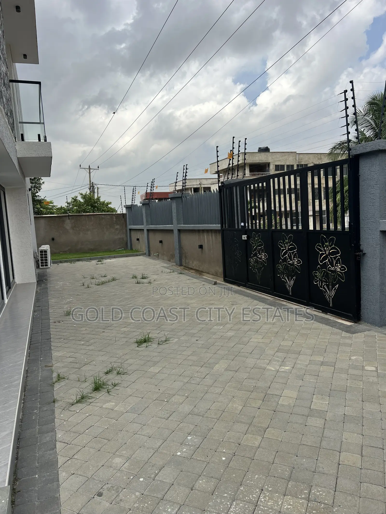4bdrm House in Oyarifa Mall Area for sale