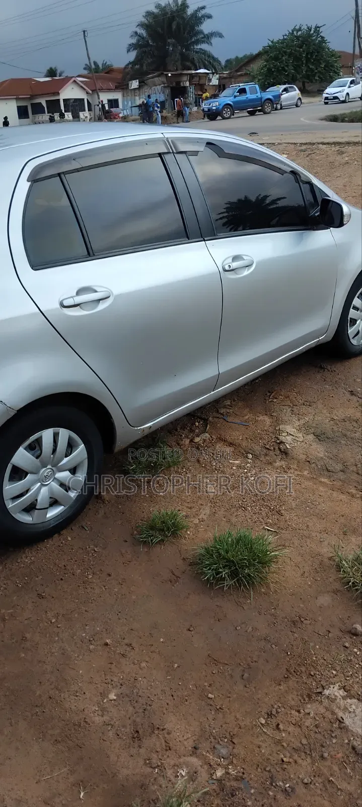 Toyota Vitz 1.0 FWD 3dr 2010 Silver