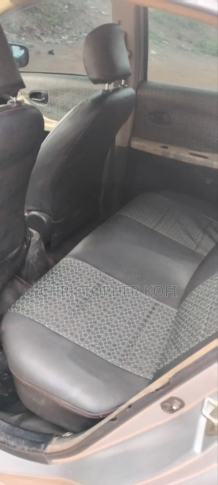Toyota Vitz 1.0 FWD 3dr 2010 Silver