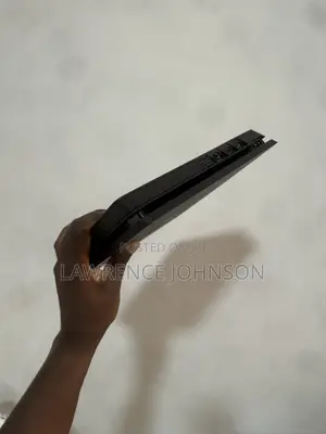 Play Station 4 Slim
