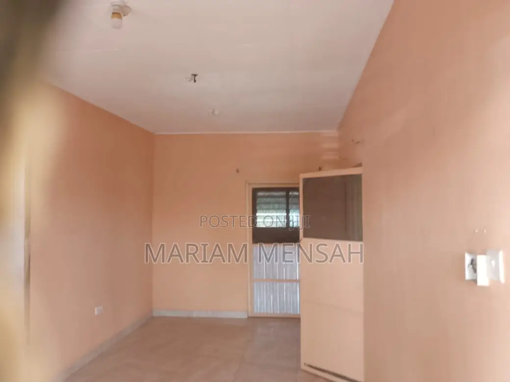 2bdrm Apartment in Madina Number 1 for rent