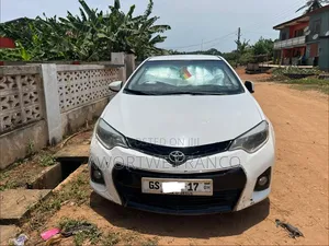 Toyota Corolla LE 4dr Sedan (1.8L 4cyl CVT) 2016 White