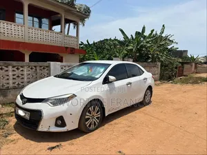 Toyota Corolla LE 4dr Sedan (1.8L 4cyl CVT) 2016 White