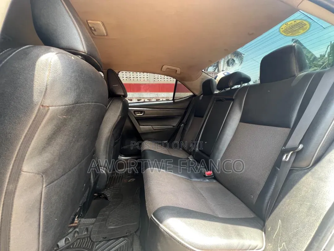 Toyota Corolla LE 4dr Sedan (1.8L 4cyl CVT) 2016 White