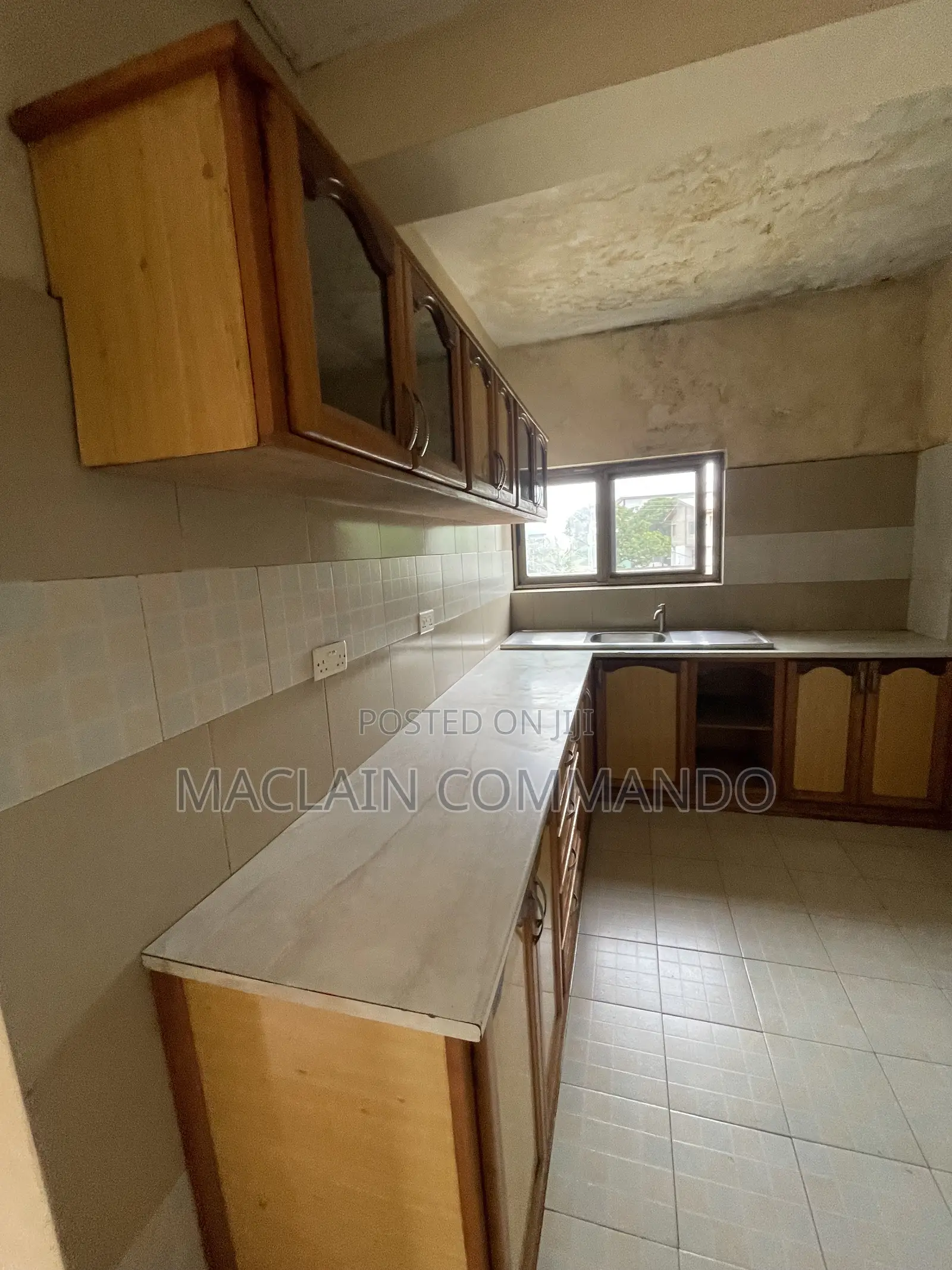 2bdrm Apartment in Tsuibleoo, Ledzokuku-Krowor for rent