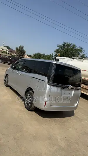 Toyota Voxy SV Premium 2014 Silver