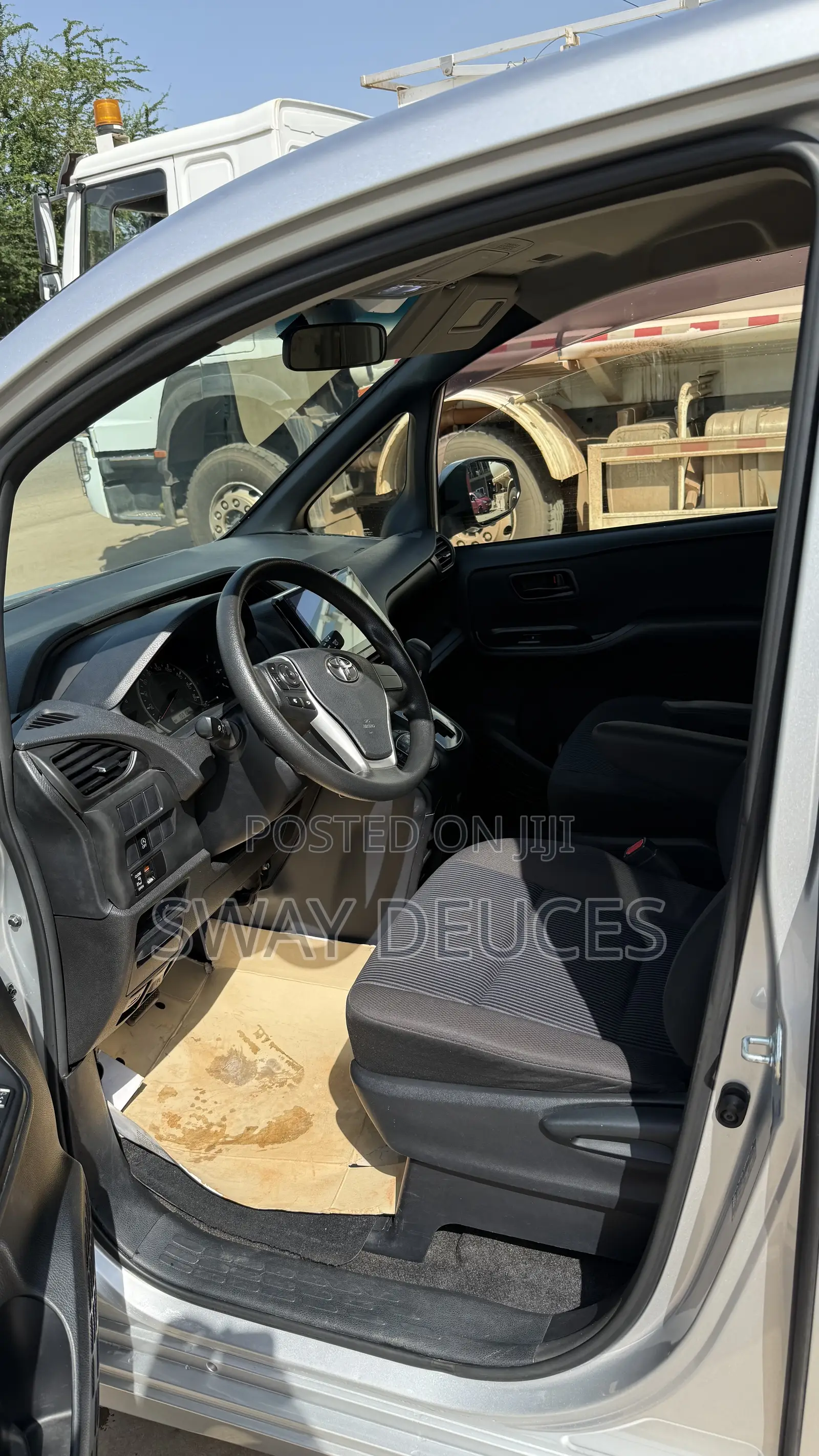 Toyota Voxy SV Premium 2014 Silver