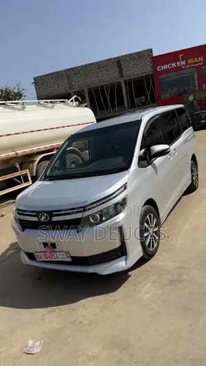 Toyota Voxy SV Premium 2014 Silver