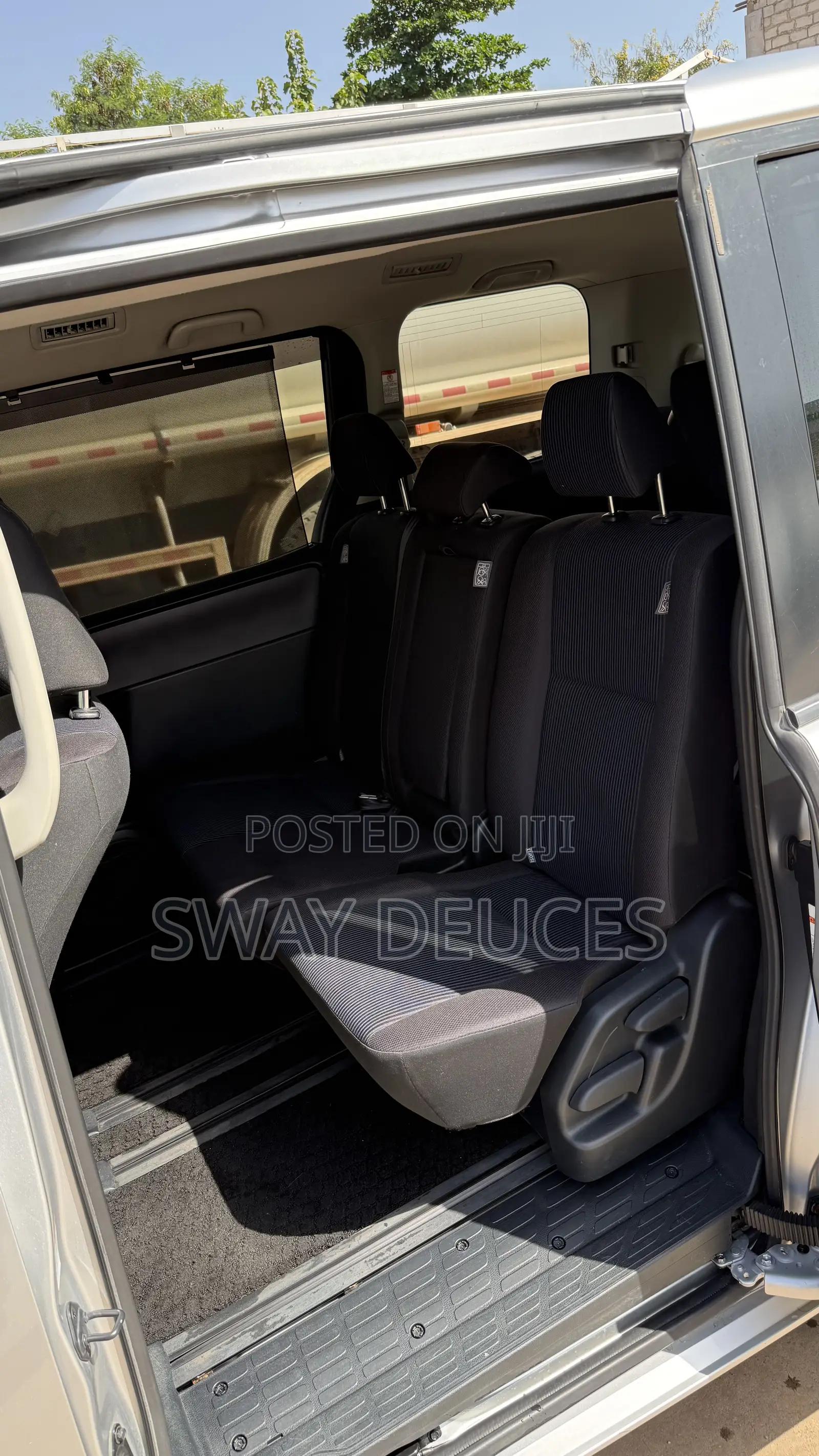Toyota Voxy SV Premium 2014 Silver