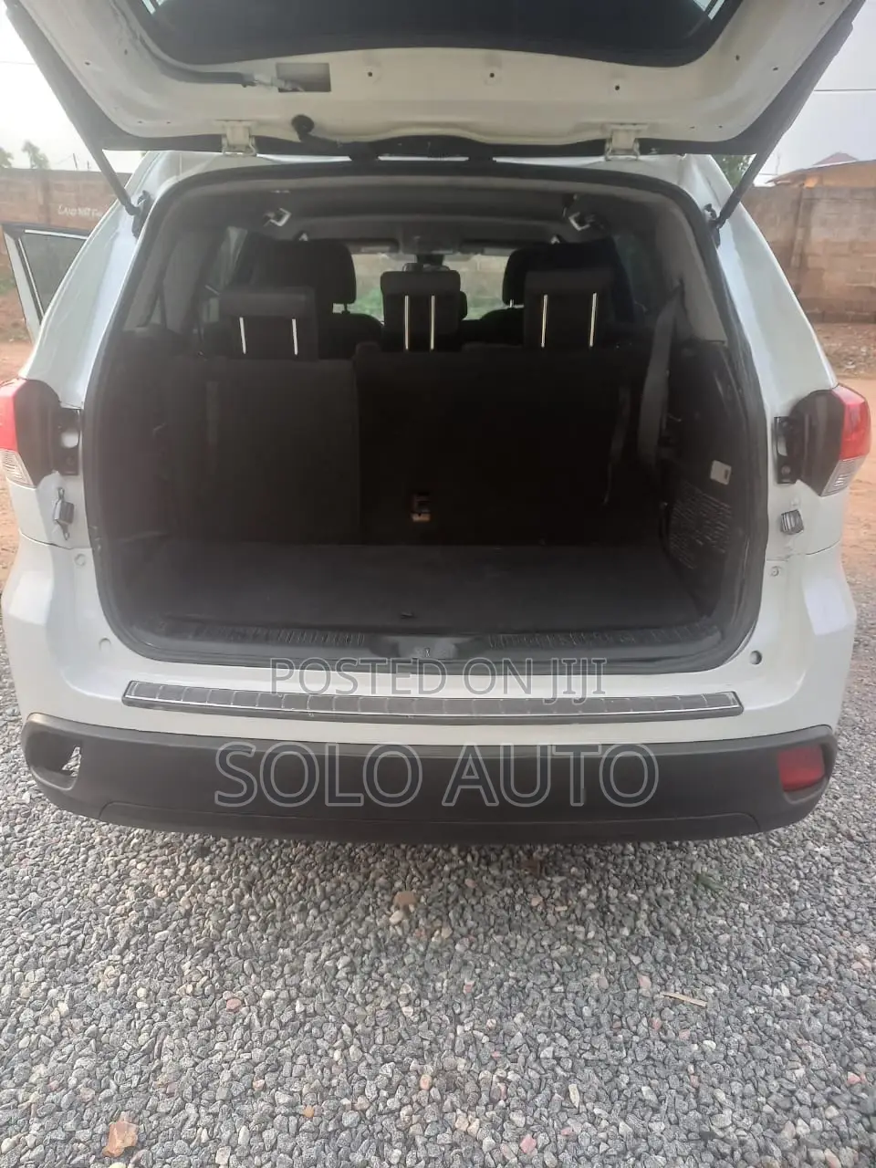 Toyota Highlander LE 4x2 (2.7L 4cyl 6A) 2017 White