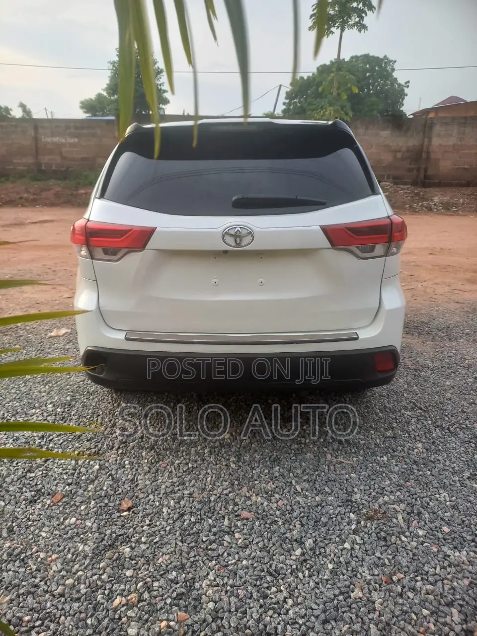 Toyota Highlander LE 4x2 (2.7L 4cyl 6A) 2017 White
