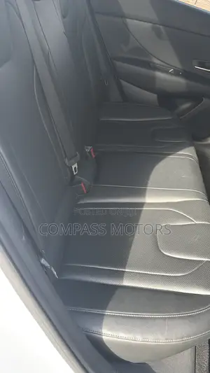 Hyundai Elantra SE 2021 White