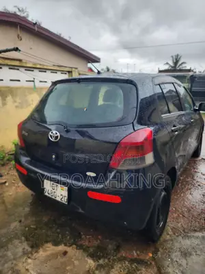 Toyota Vitz 1.0 FWD 3dr 2010 Black
