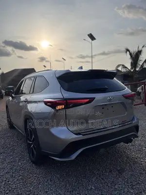 Toyota Highlander XSE 2022 Silver