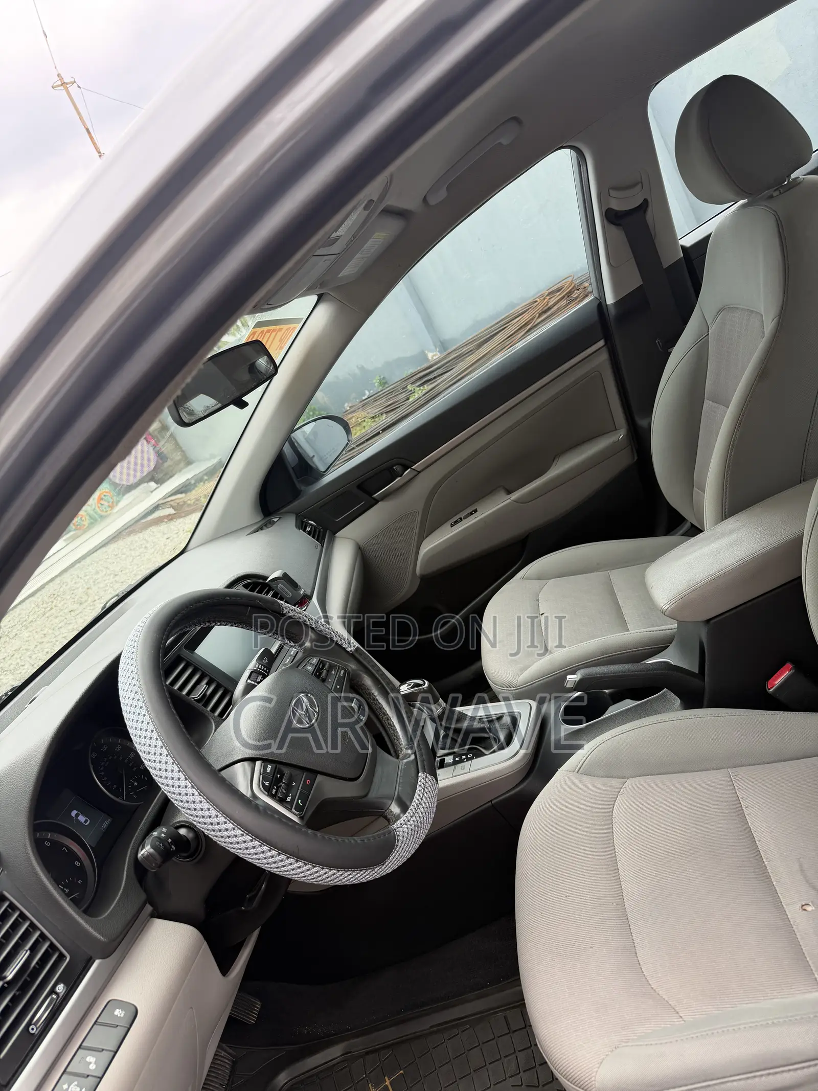 Hyundai Elantra SE Sedan FWD (2.0L 4cyl 6M) 2017 Gray