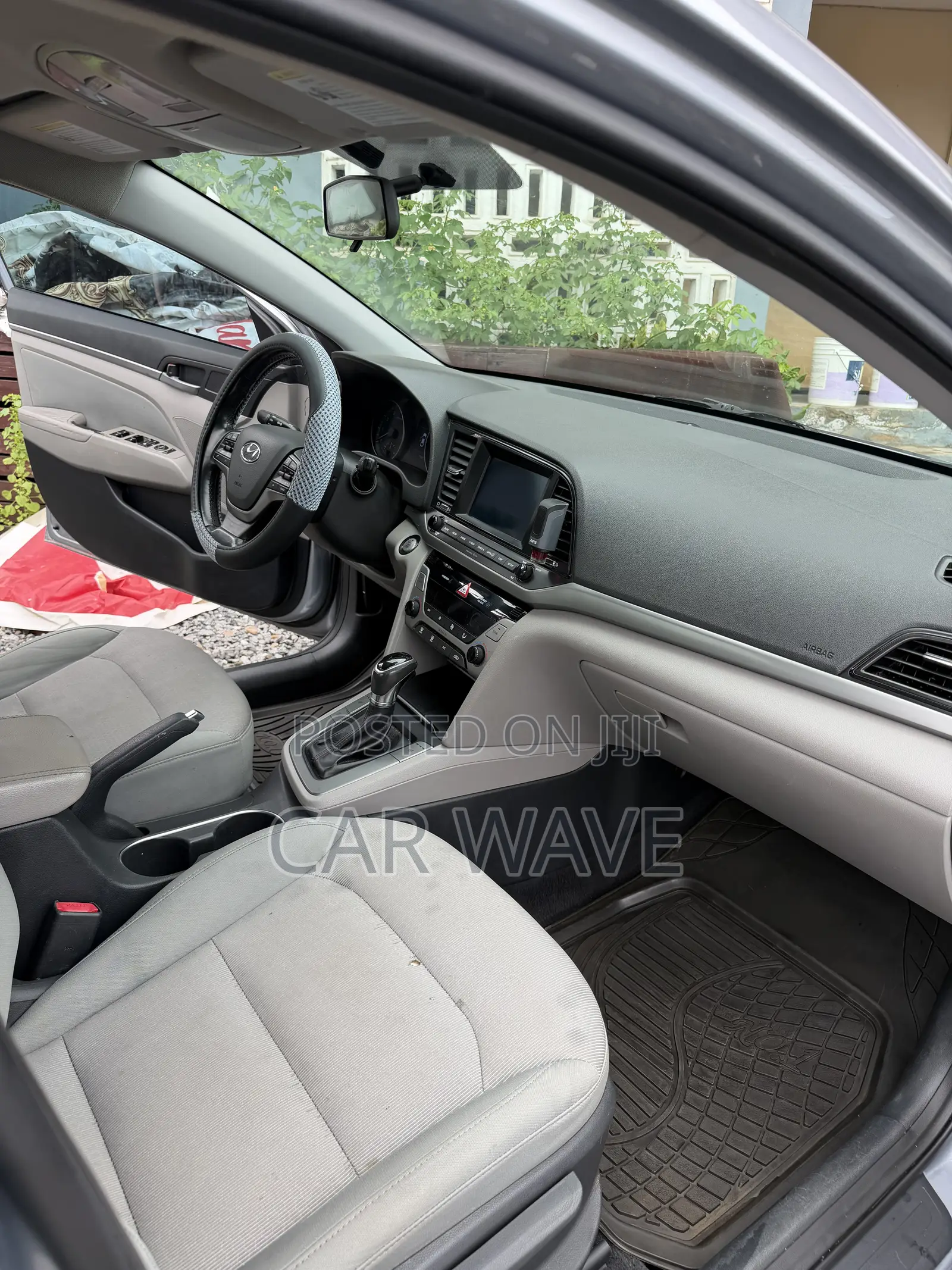 Hyundai Elantra SE Sedan FWD (2.0L 4cyl 6M) 2017 Gray